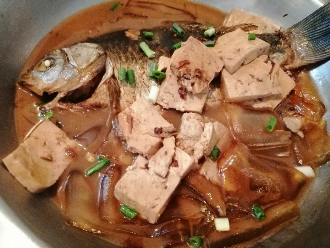 豆瓣鲫鱼炖豆腐