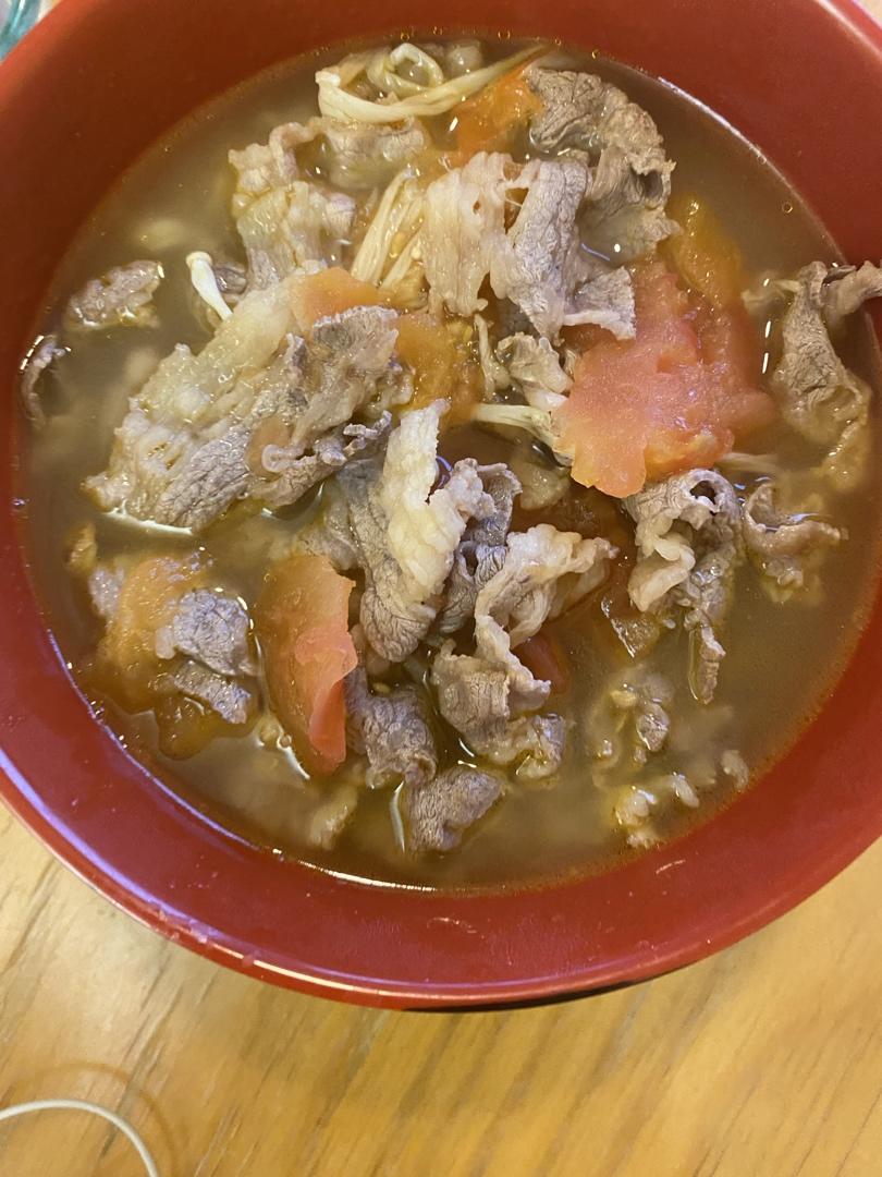 金针菇肥牛番茄锅