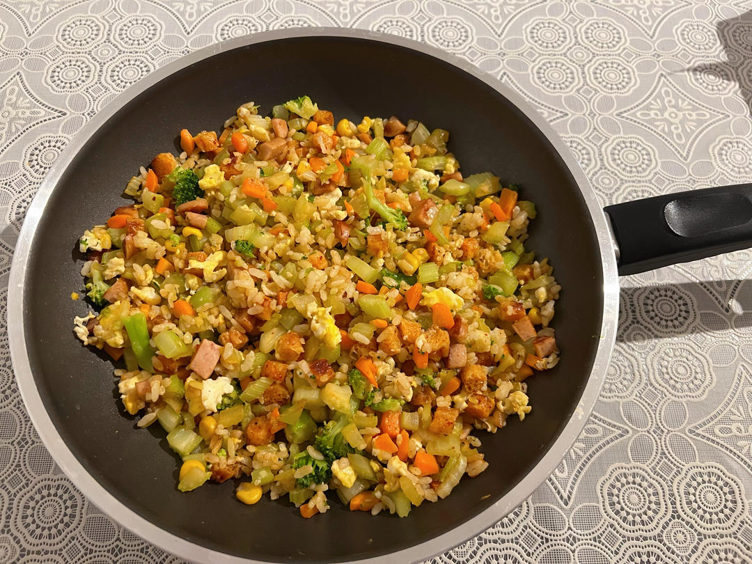 走上人生巅峰的辣条炒饭♪～(´ε｀　)