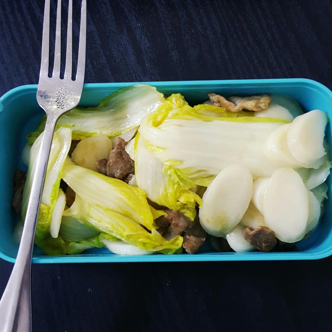白菜肉片木耳炒年糕