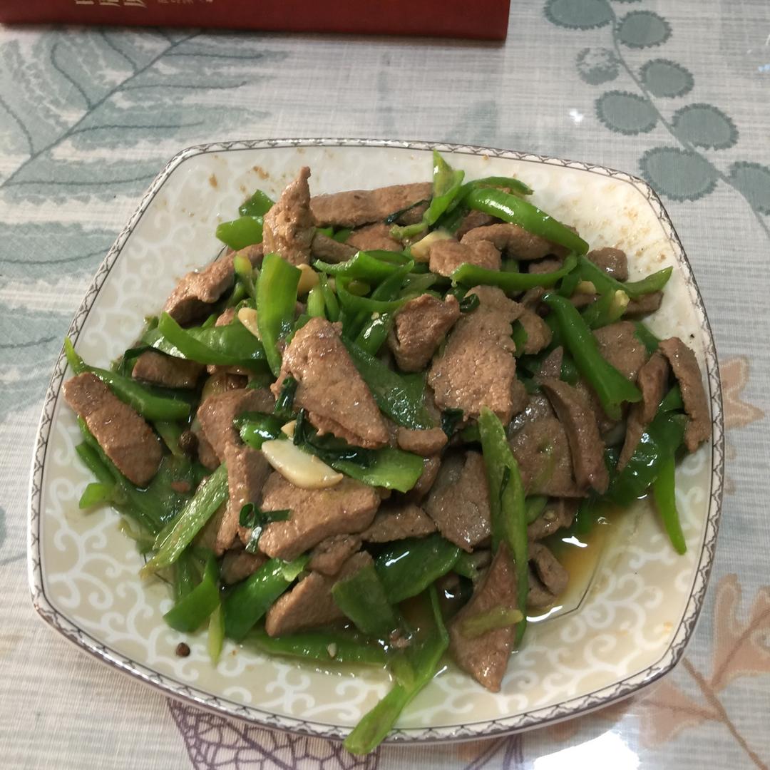 家常菜 青椒炒猪肝 肥妹儿儿做的青椒炒猪肝 赞 猪肝,青辣椒,蒜苗