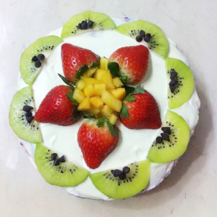 蛋糕装饰简单水果摆法图片