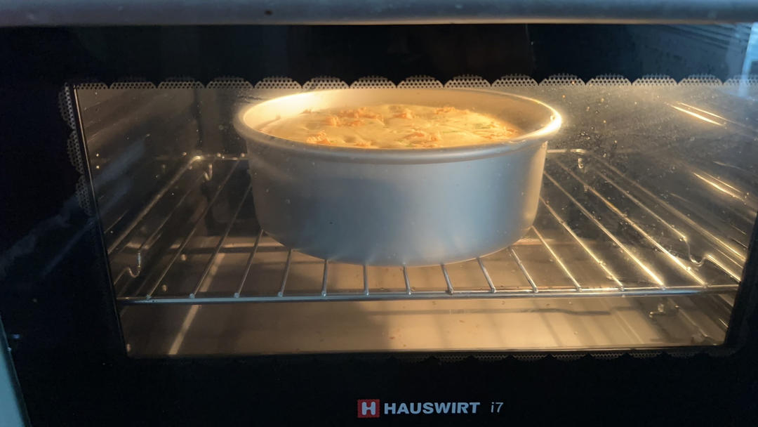 主打就是一个吃不腻，咸香松软还能爆浆的戚风肉松芝士蛋糕！