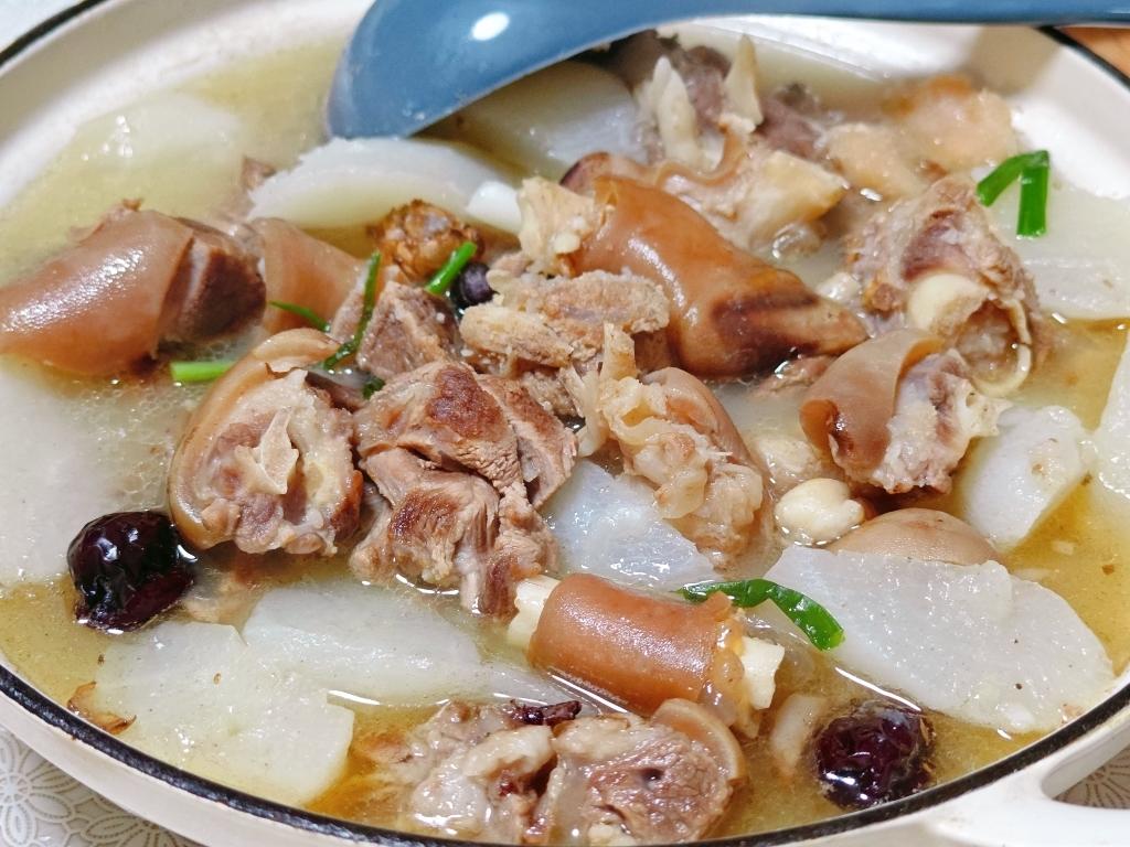 白萝卜炖羊腱子