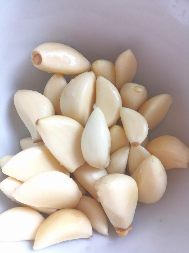 巧剥蒜皮的做法