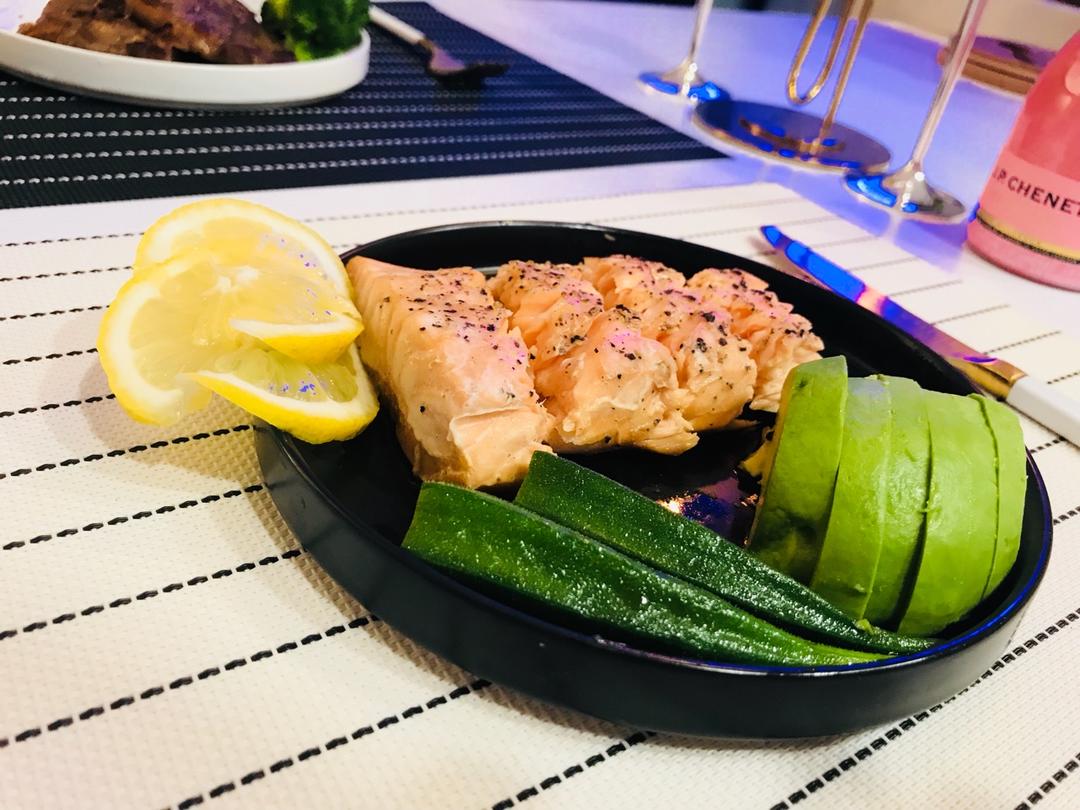 三文鱼牛油果拌饭