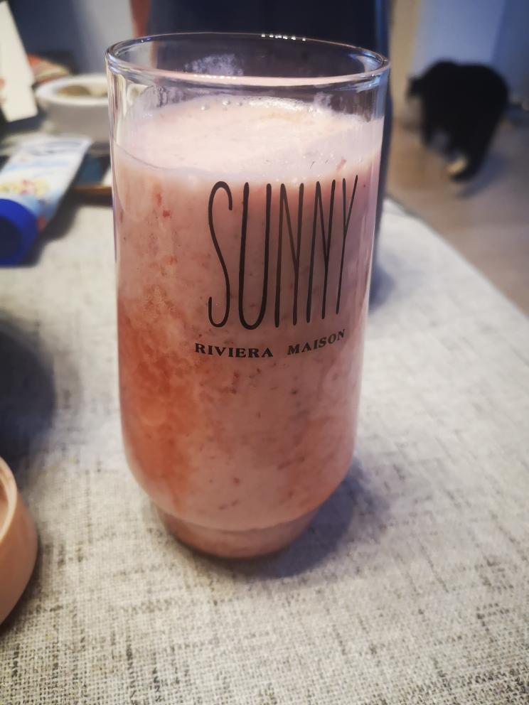 草莓奶昔破壁机版的做法