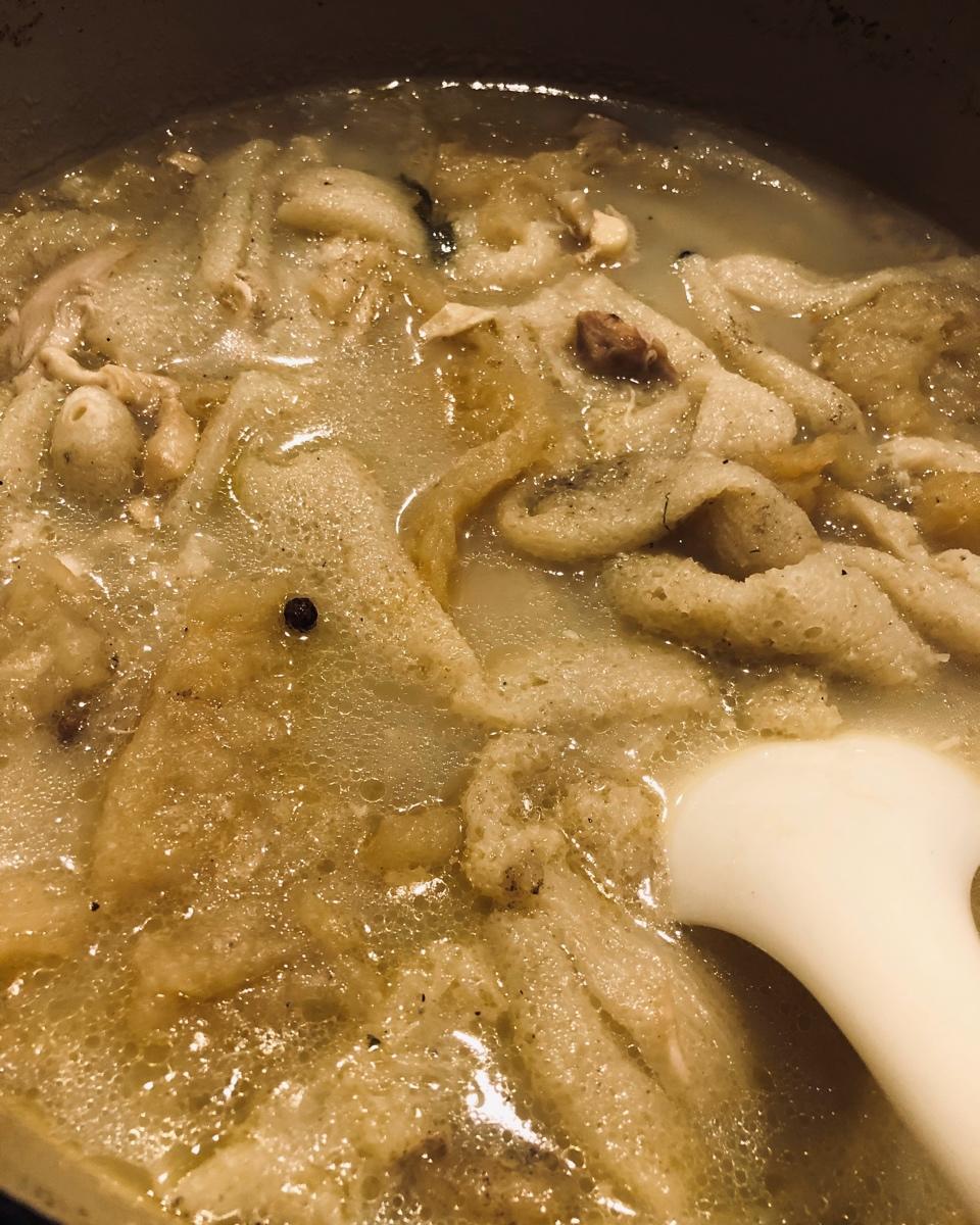 花胶花菇响螺煲鸡汤