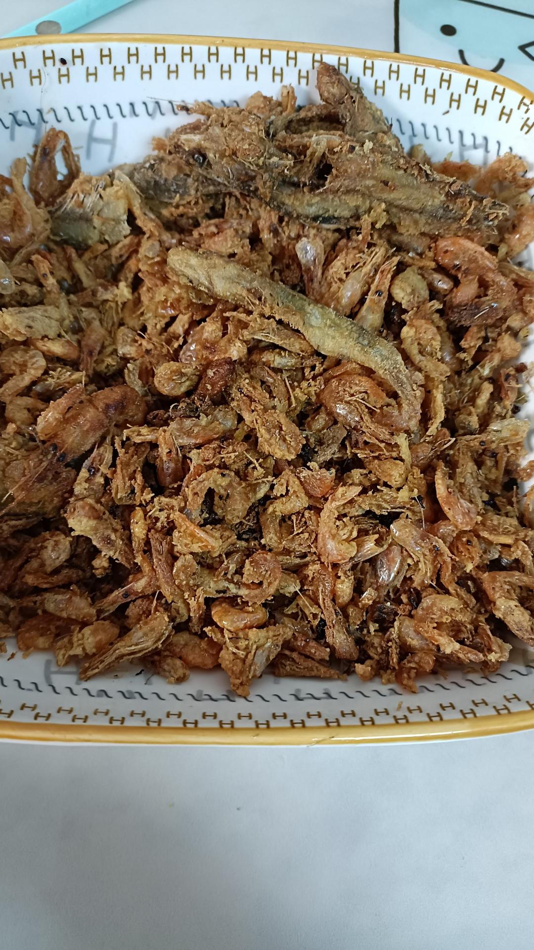 只需一个窍门、即可做出香酥可口脆的鲜炸小河虾、简单快捷、小朋友超爱