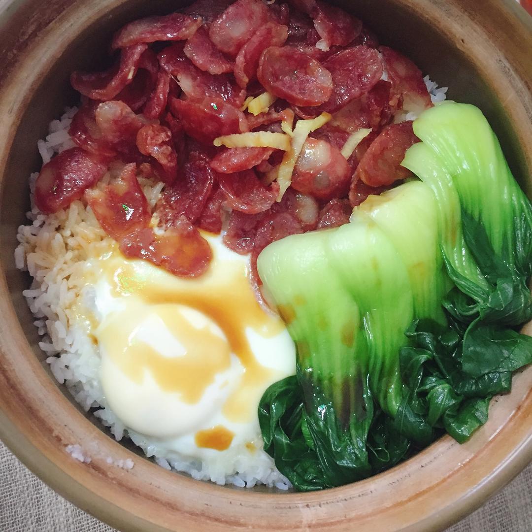 广式腊味煲仔饭