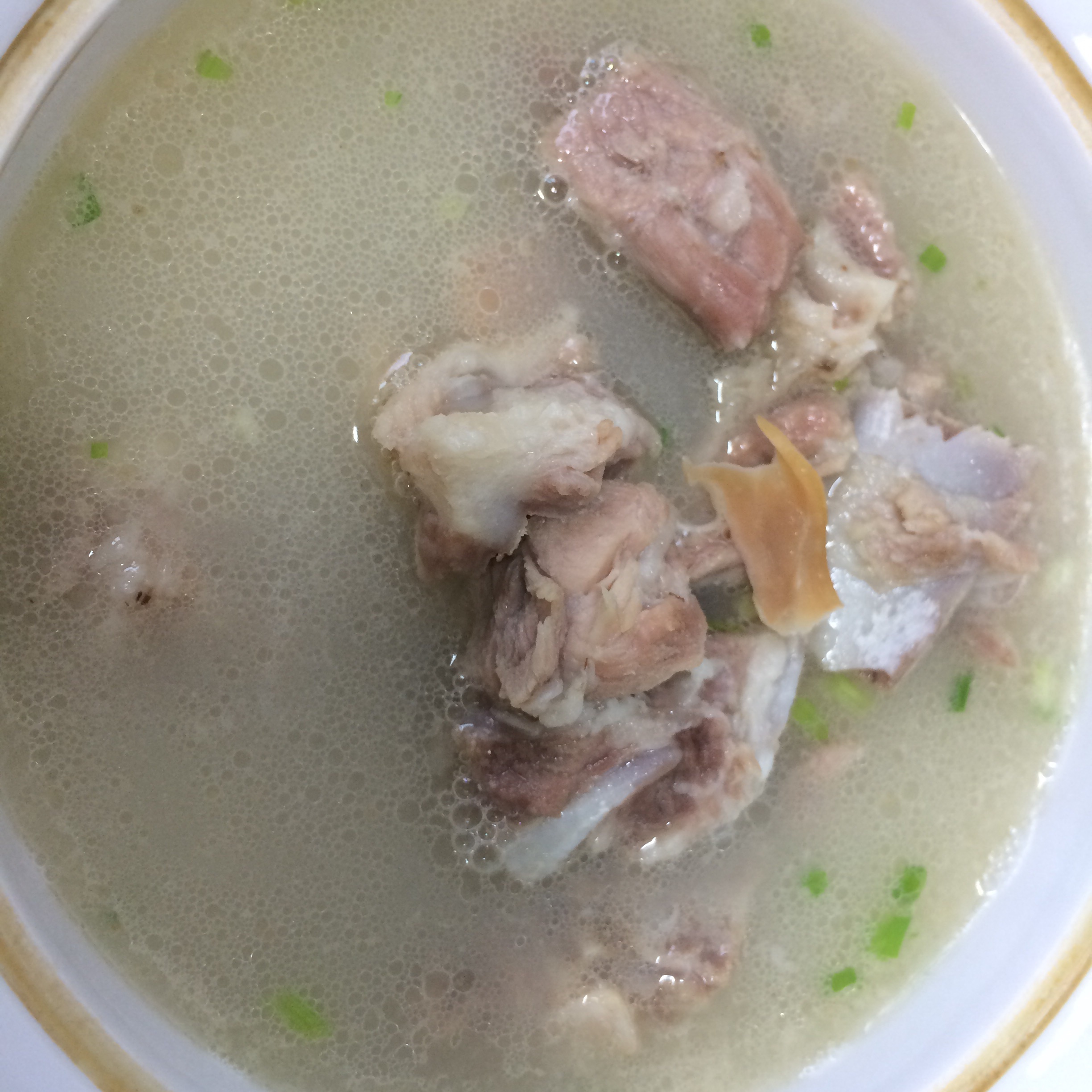 墨鱼排骨汤