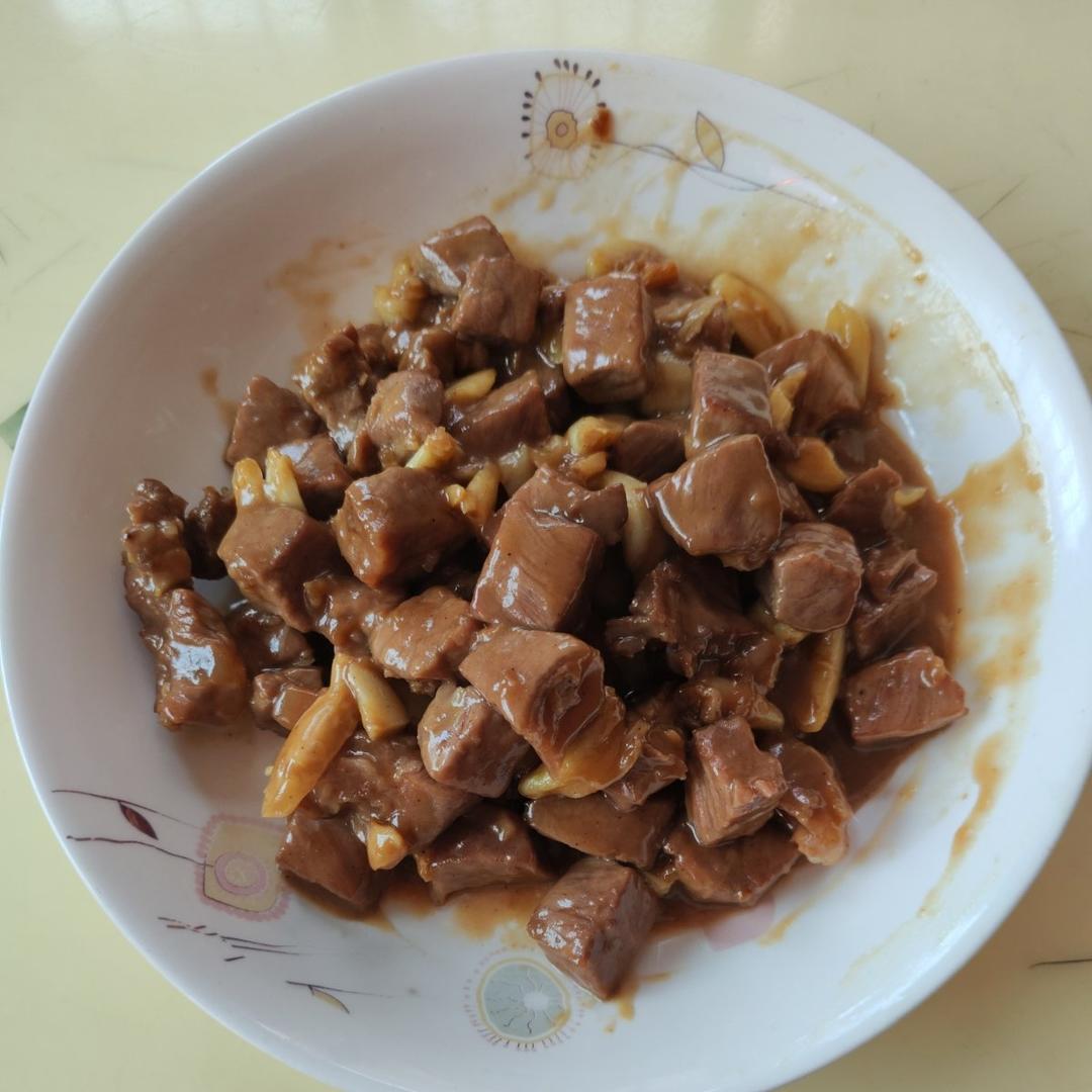 好吃到舔盘的蒜香黑椒牛肉粒