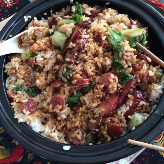 塔吉锅腊味煲仔饭