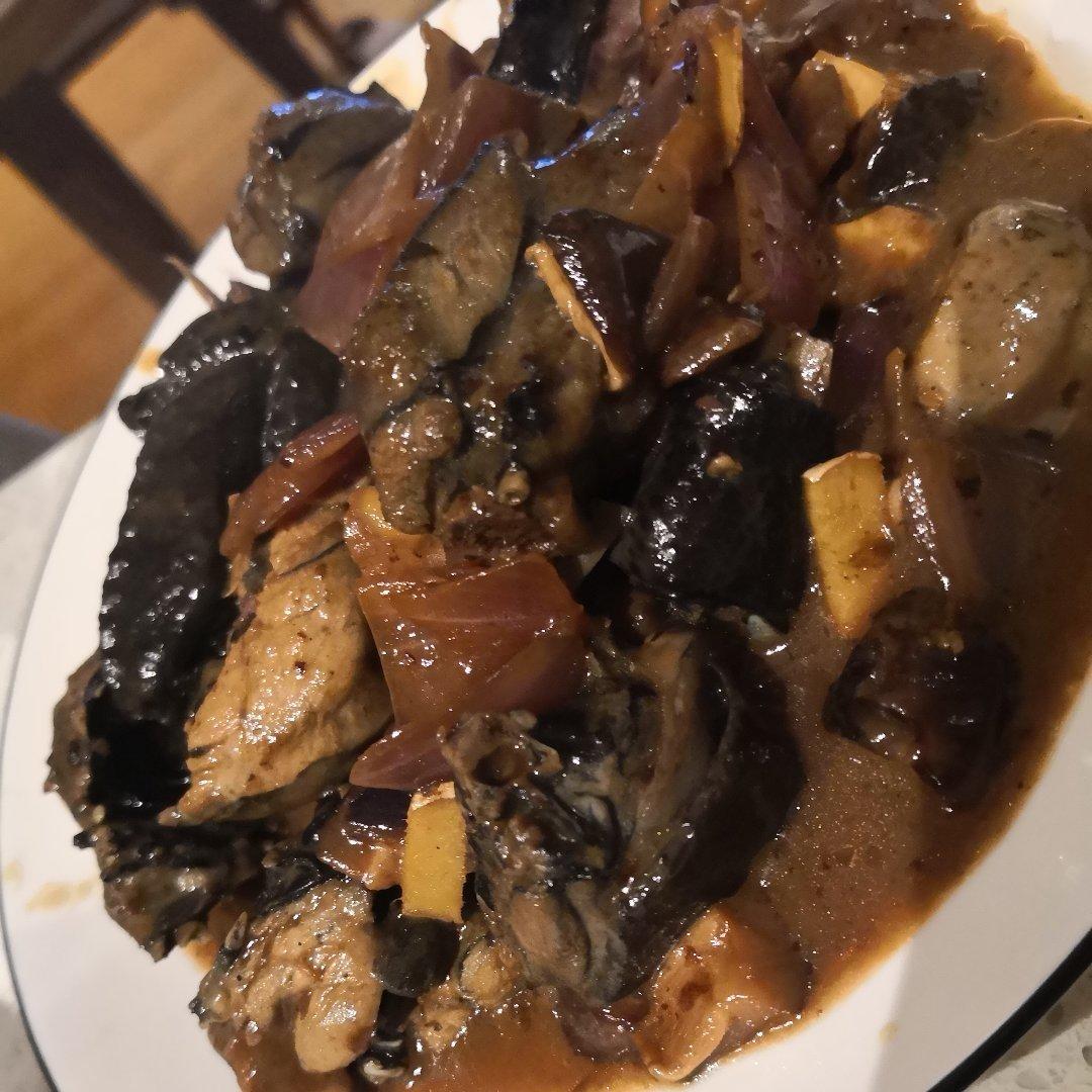 鸡腿肉炒蘑菇