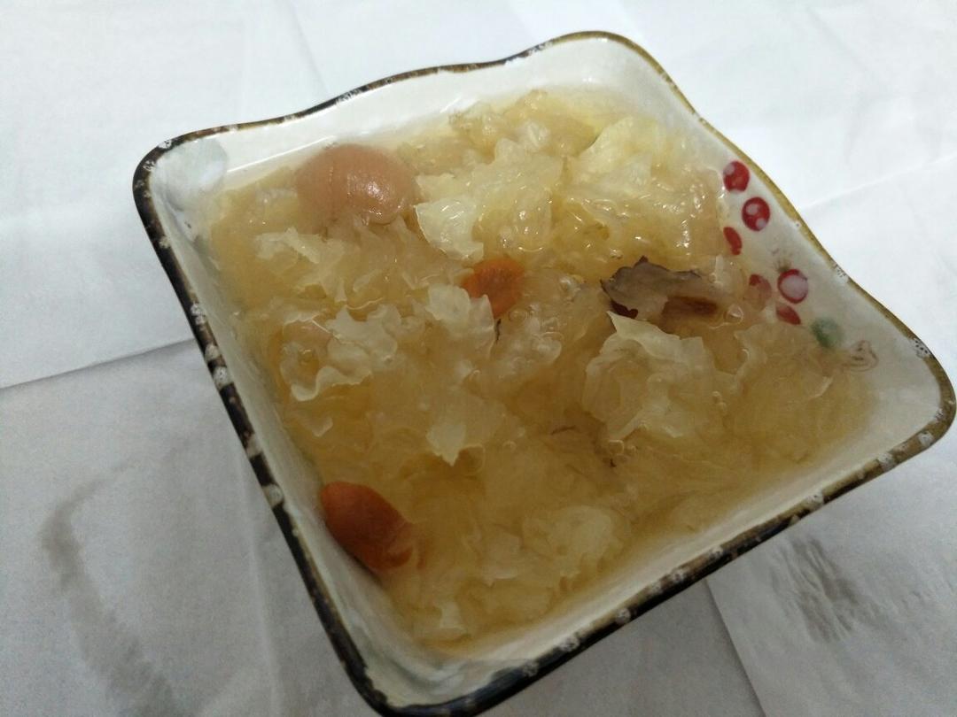 红枣枸杞银耳羹