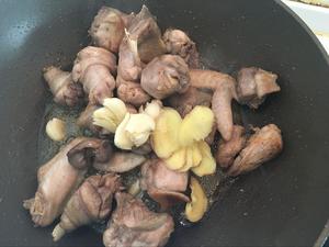香菇炖小鸡的做法 步骤6