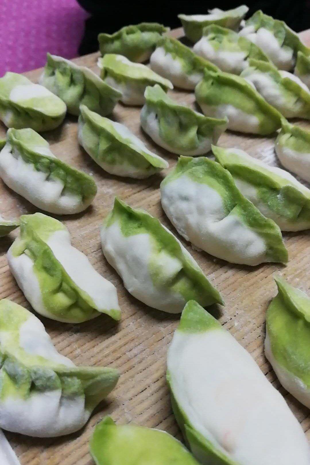 翡翠白玉白菜饺子详细版（附翡翠白玉白菜饺子包法，翡翠白玉饺子皮两种制法，面包机和面，翡翠白玉烧卖，各种馅料搭配）