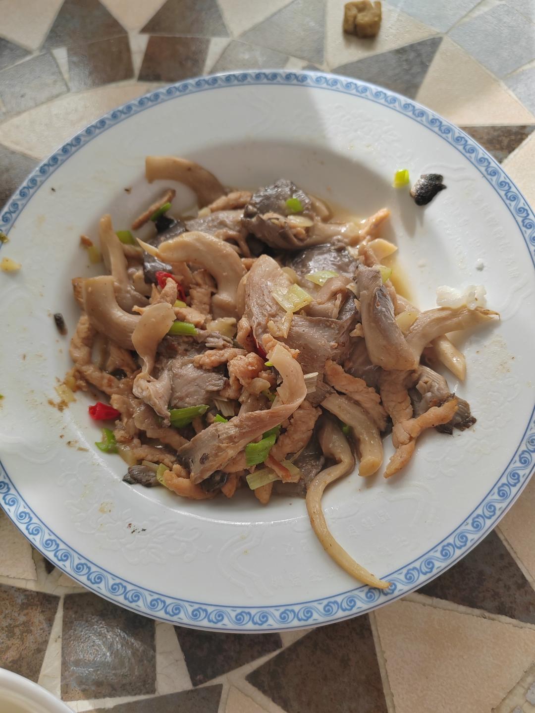 平菇炒肉片