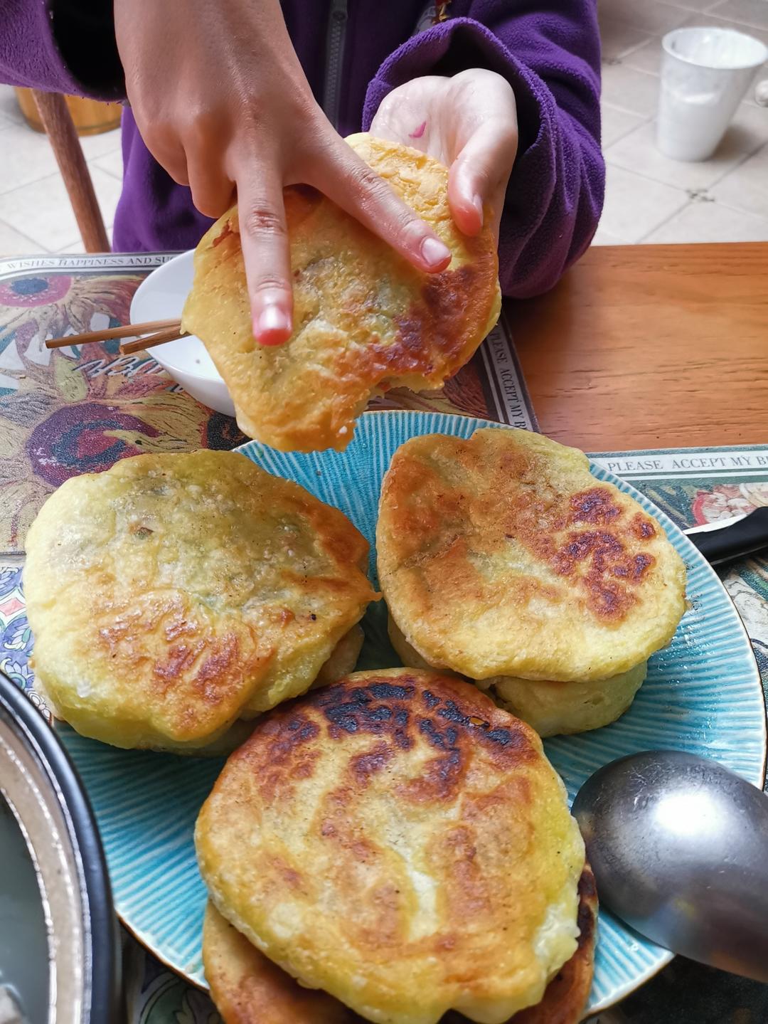 街头网红鲜肉发面馅饼