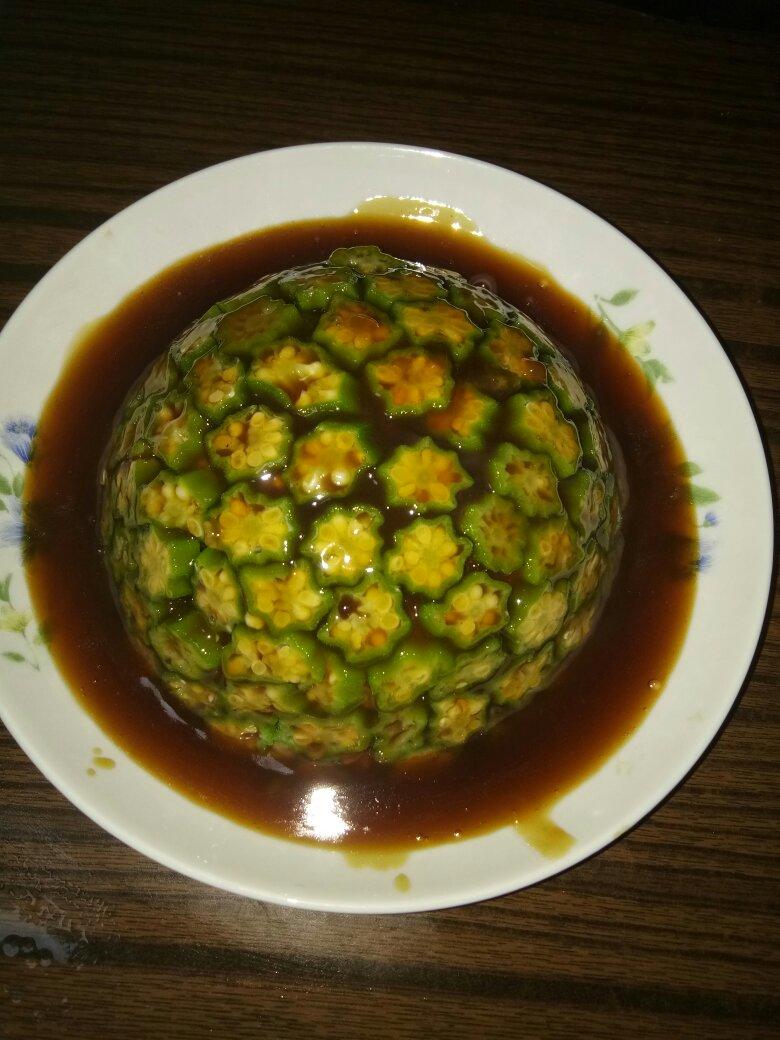 这绝对是秋葵颜值最高的做法，好看又好吃，端上桌最先光盘