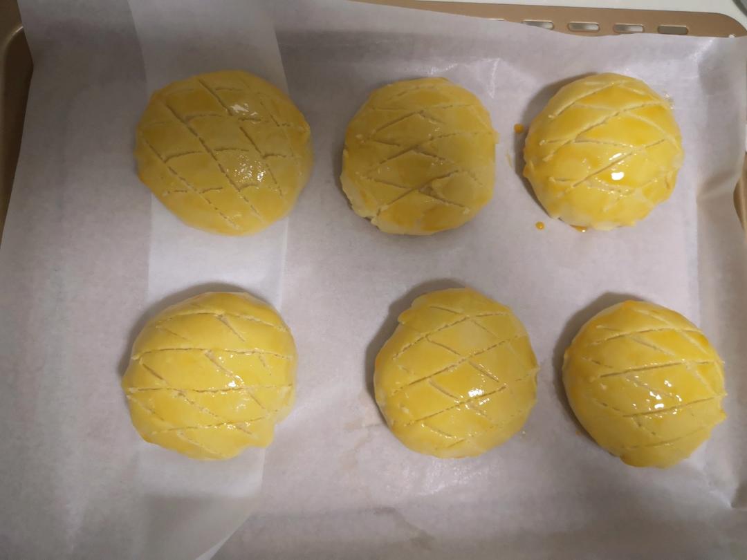 好吃到炸裂的港式菠萝包（附带制作酥皮的小视频）