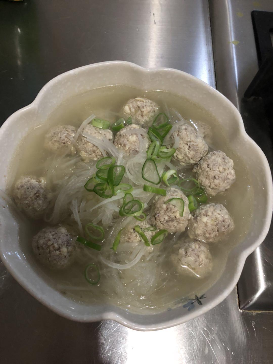 【10分钟系列】白萝卜豆腐圆子汤