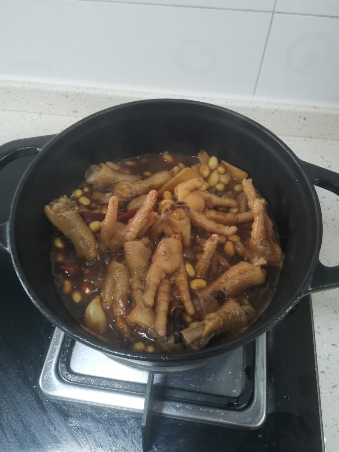 入口即化的黄豆焖鸡爪
