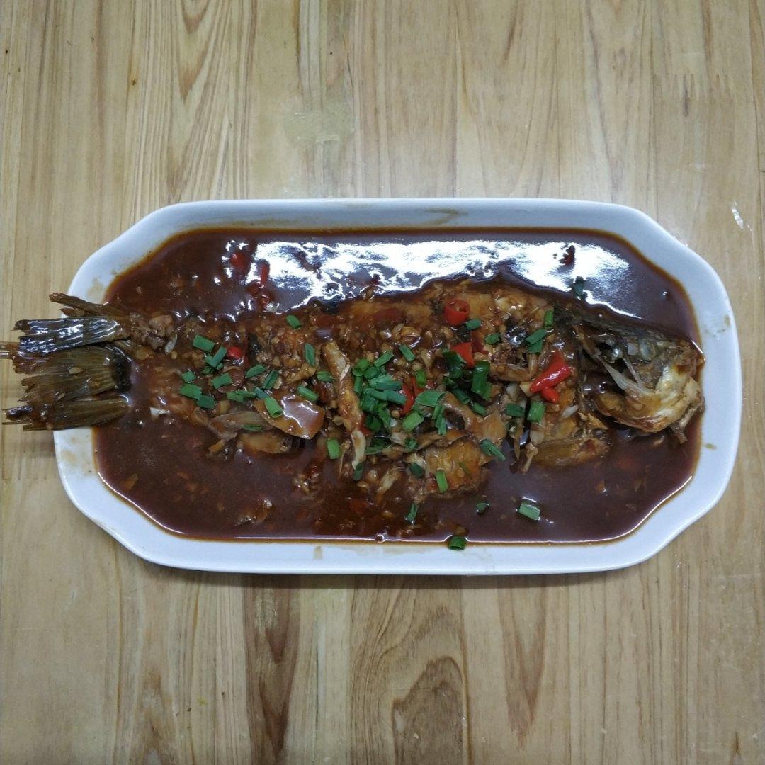 酱烧鲫鱼