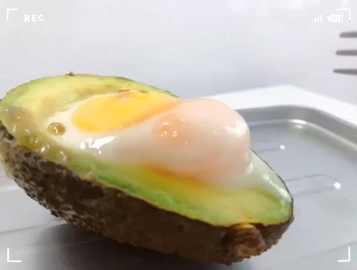 牛油果烤蛋