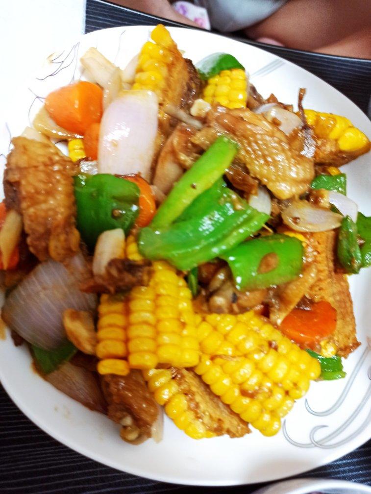 🔥好吃到跳脚!酱 汁浓郁超好吃，🌽玉米鸡翅煲