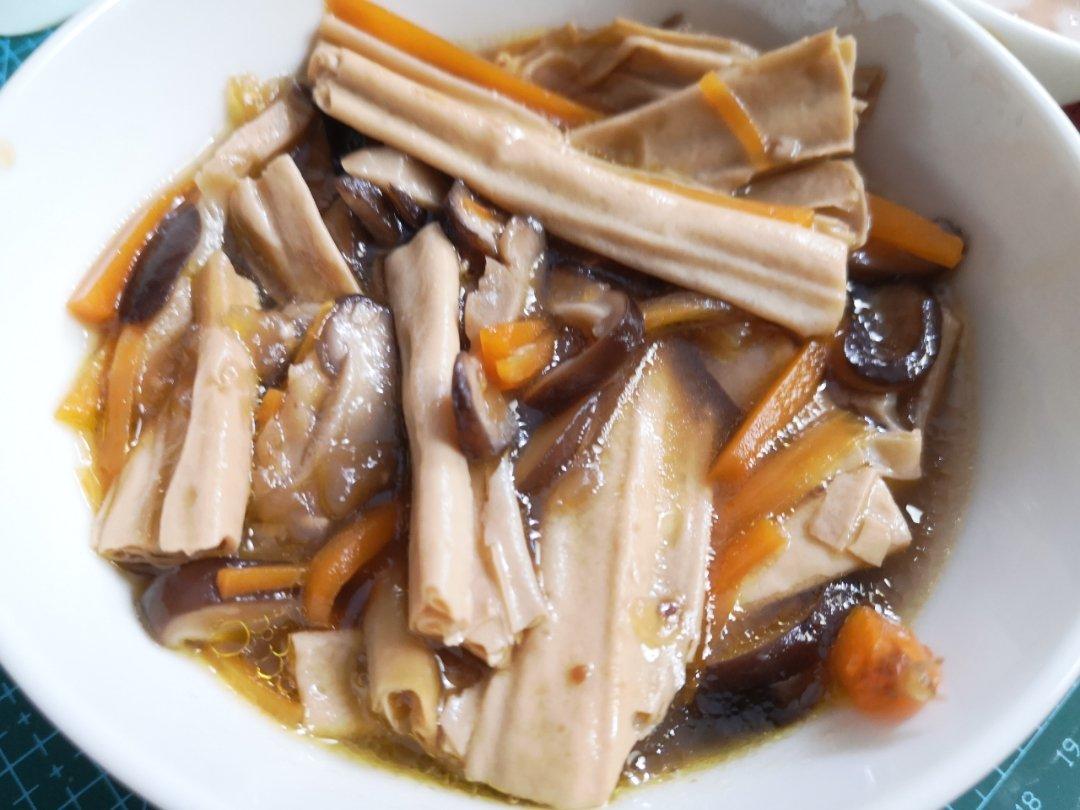 黄油香菇炖腐竹