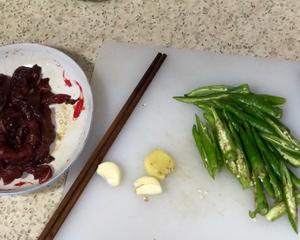 尖椒牛肉的做法 步骤1