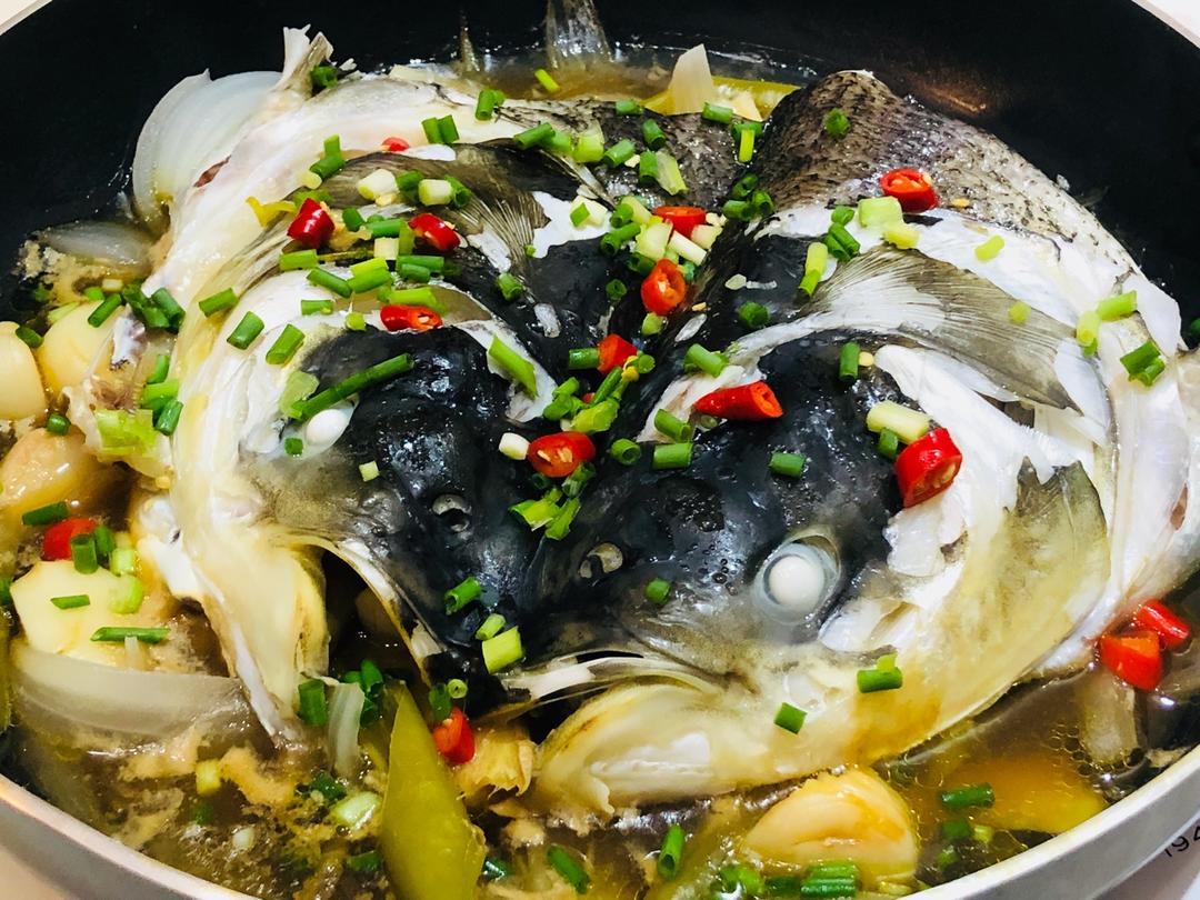 小羽私厨之无水葱姜鱼头煲