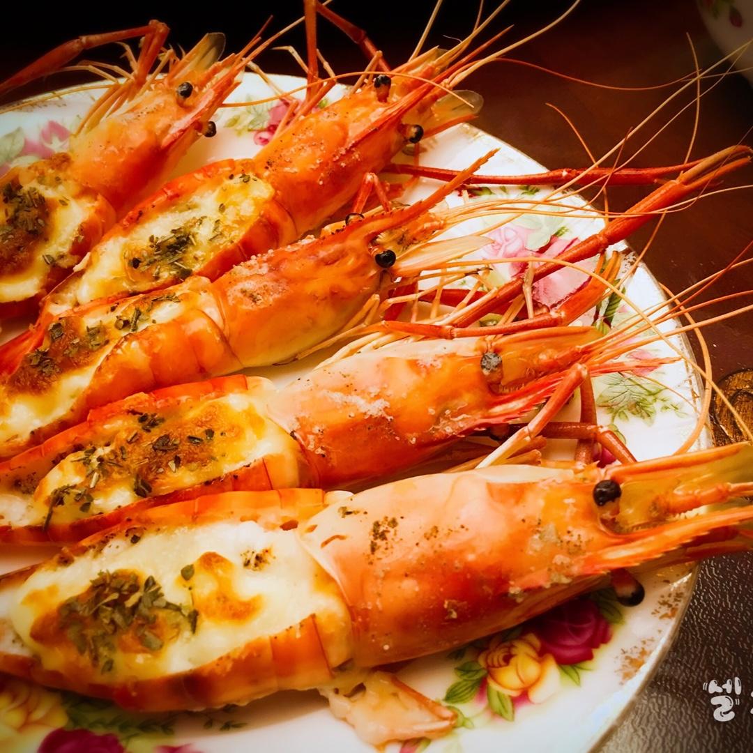 月亮的眉毛做的芝士沙拉酱焗大虾