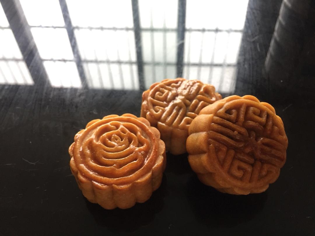广式月饼—蛋黄莲蓉月饼