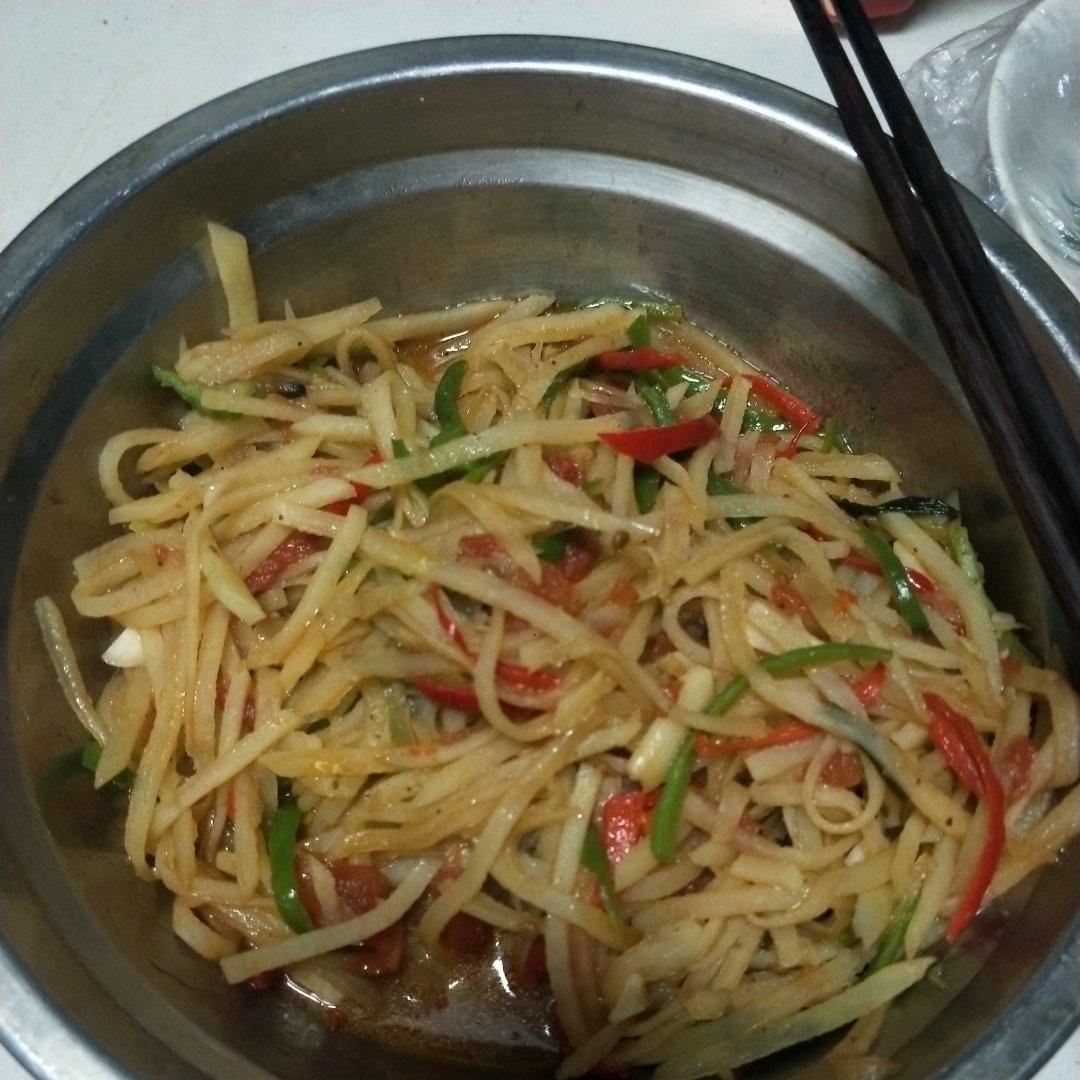 新疆土豆丝拌面