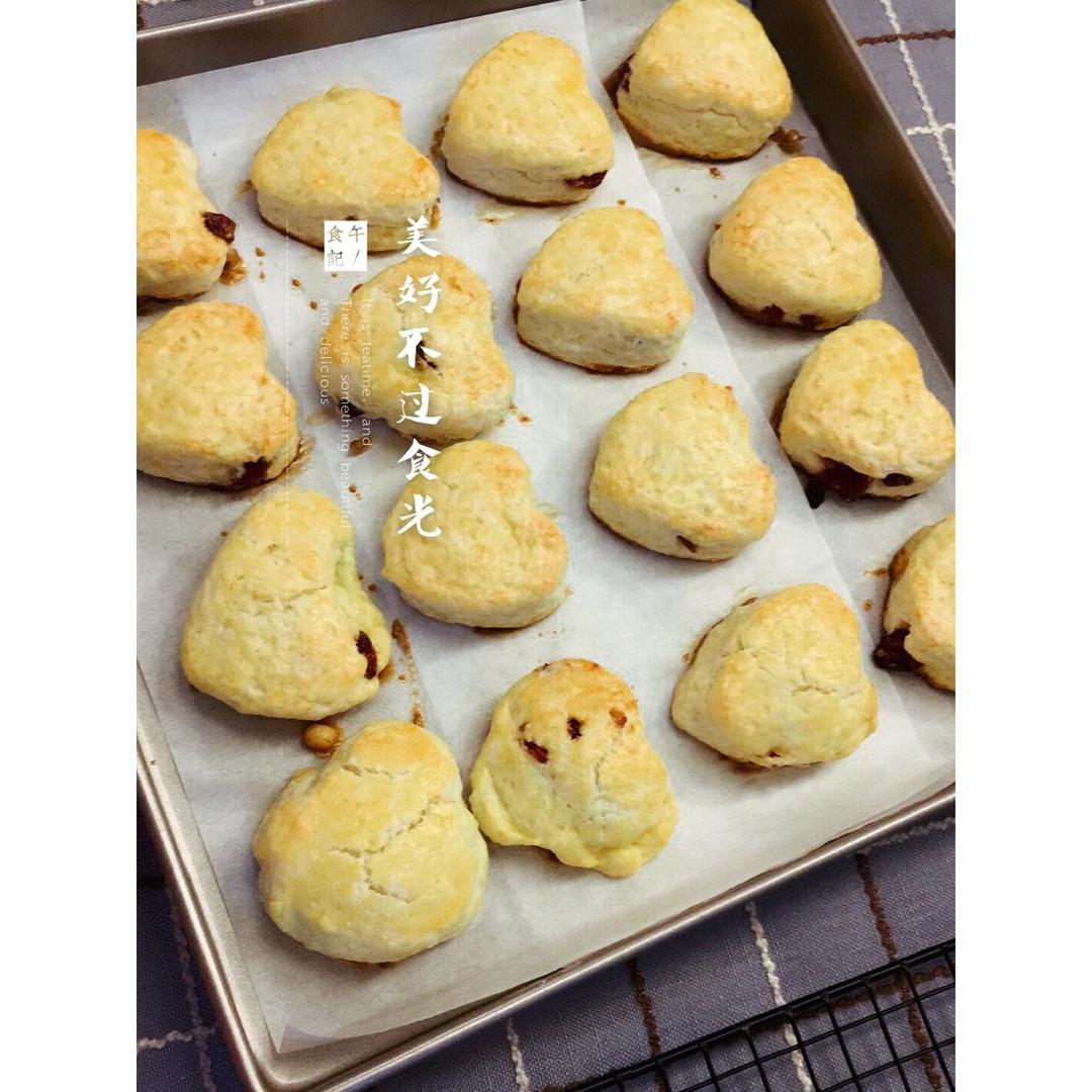 【视频】3分钟 奶油司康Scone(可能是世界上最快手的司康) 消耗淡奶油～