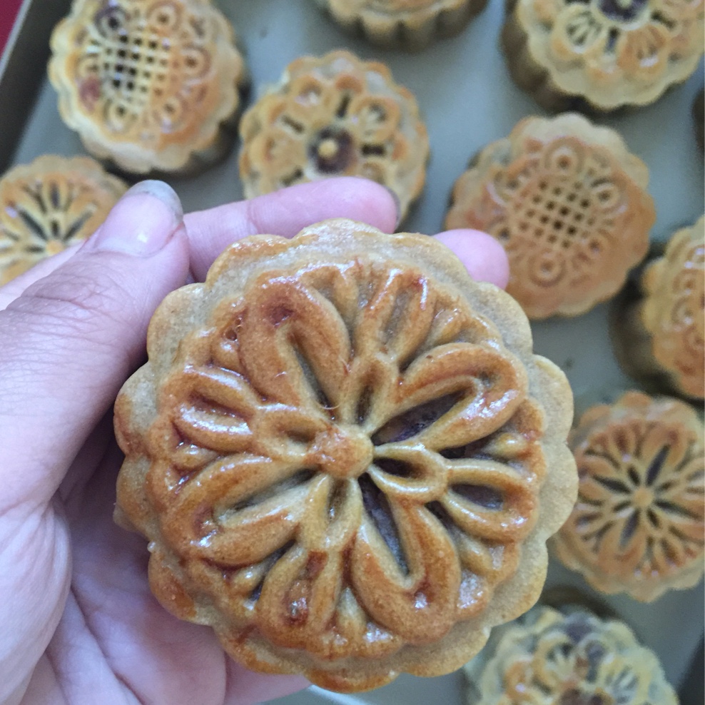 广式月饼－－蛋黄豆沙月饼