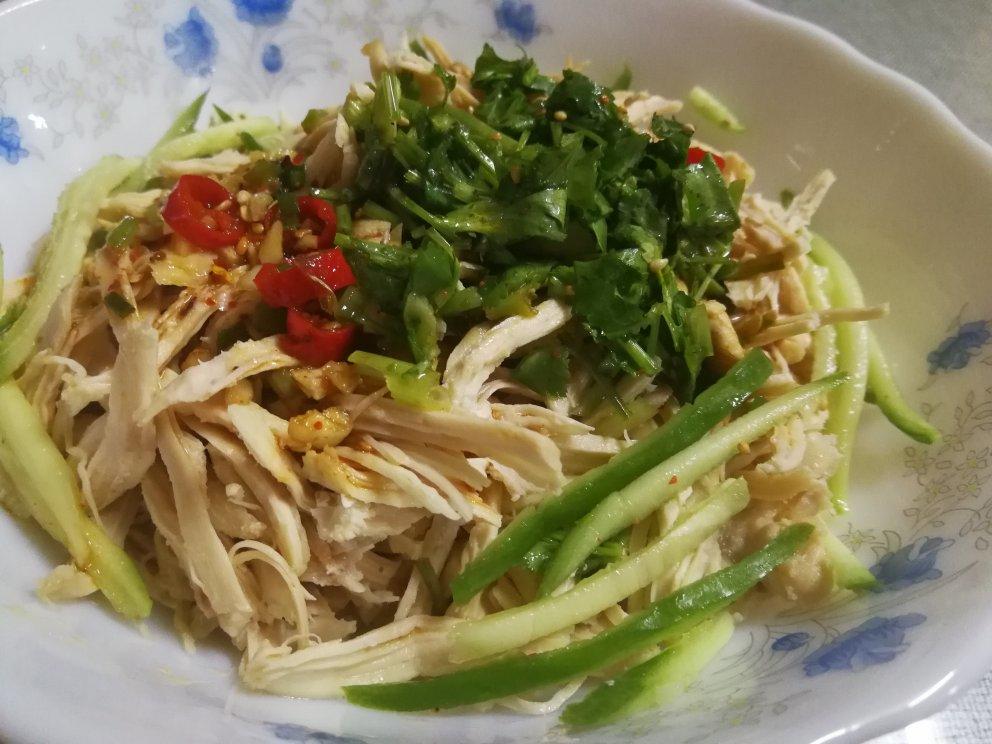 香辣爽口手撕鸡（少油好吃的鸡胸肉做法）