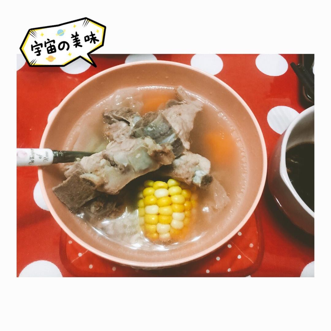 胡萝卜玉米排骨汤