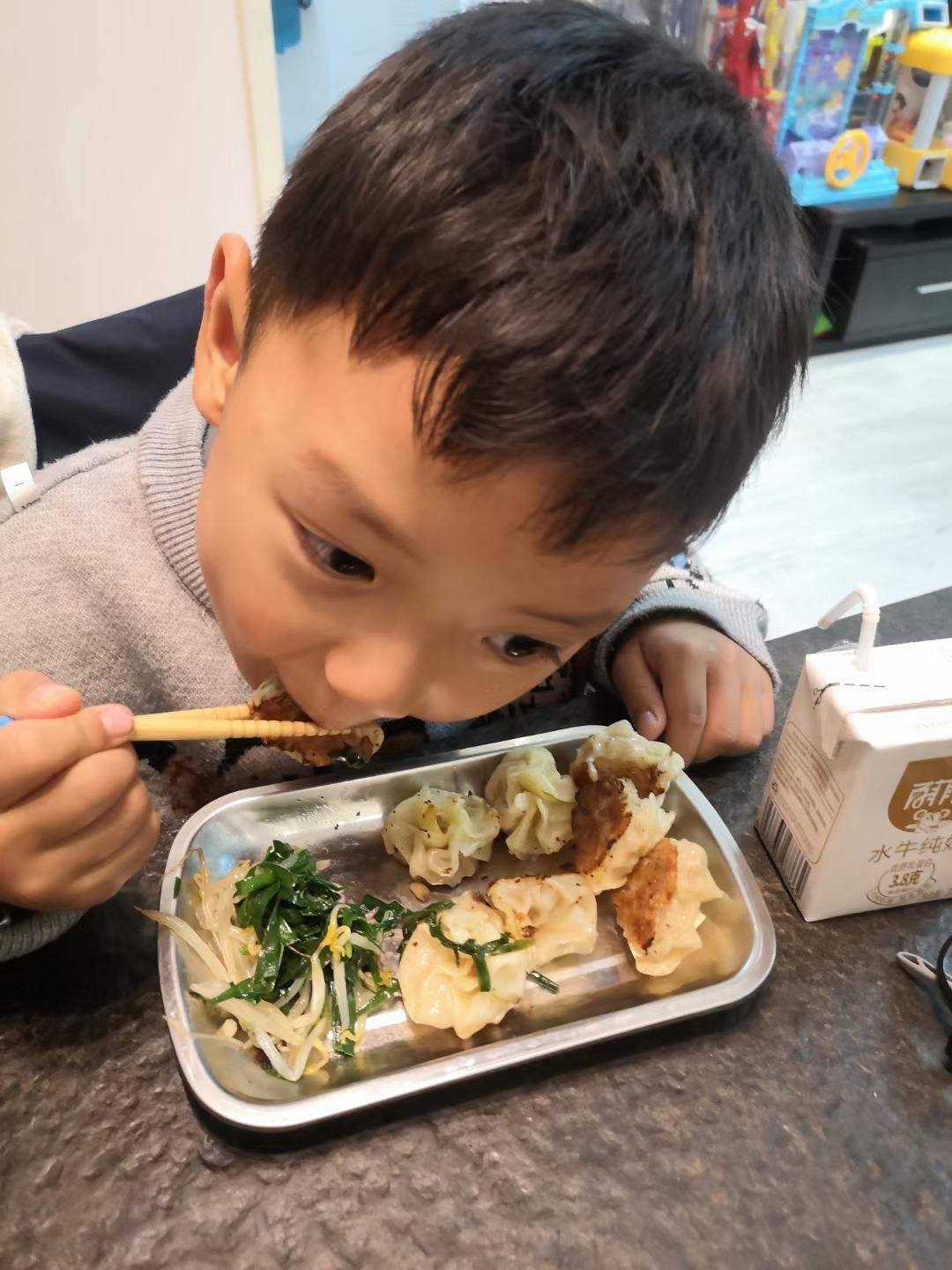 牛肉拇指生煎包