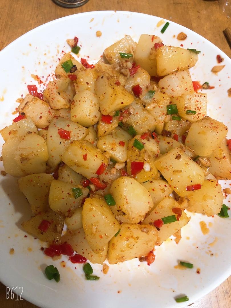 秒杀路边摊！香气扑鼻的【香辣孜然土豆】