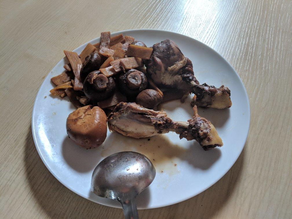 香菇土豆炖鸡肉