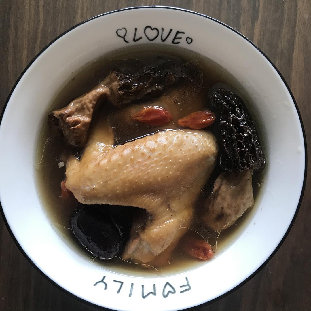 羊肚菌炖鸡汤的做法