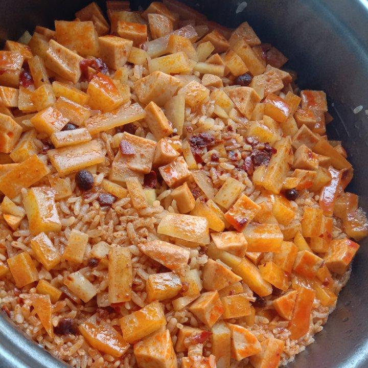 土豆香肠焖饭