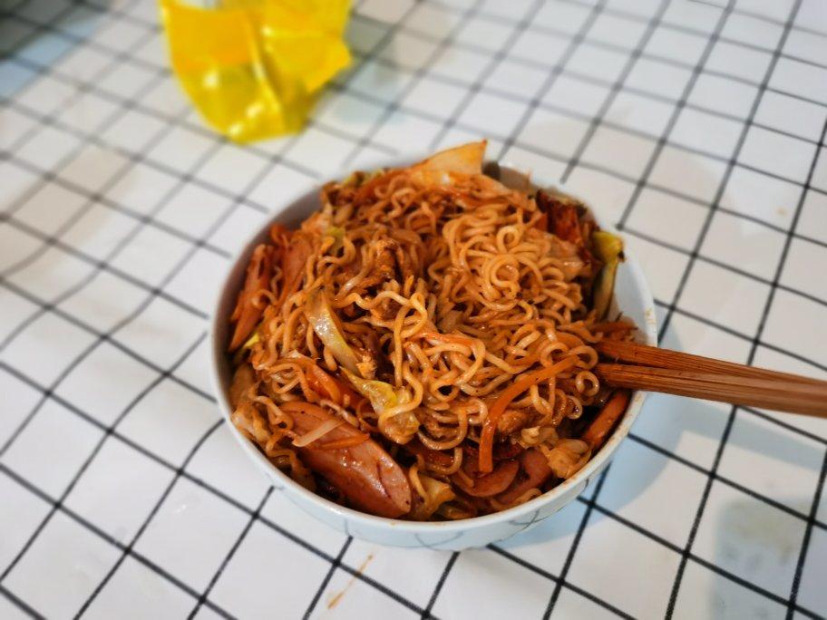 路边摊风味炒方便面