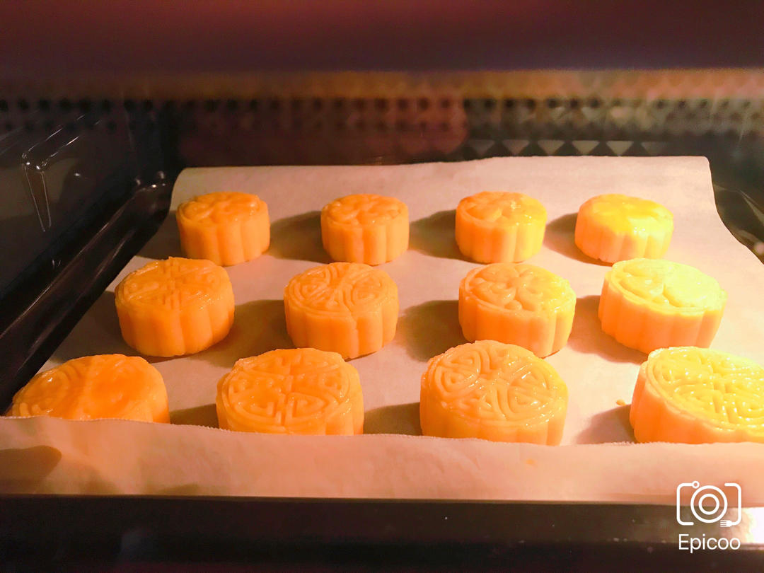 中秋的奶黄月饼，提前操练起来