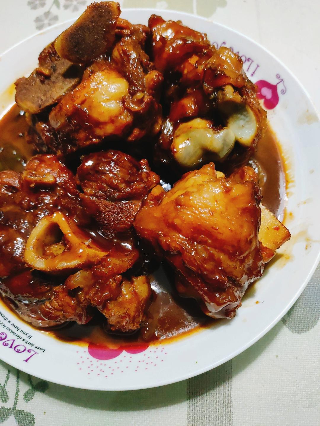 容易入手的鲜嫩酱香大骨头