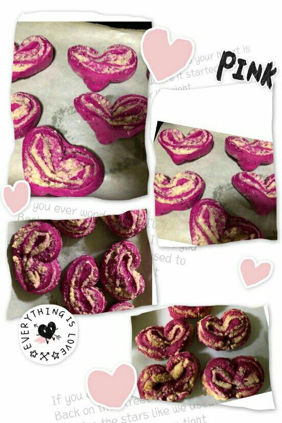 心形火龙果椰蓉面包