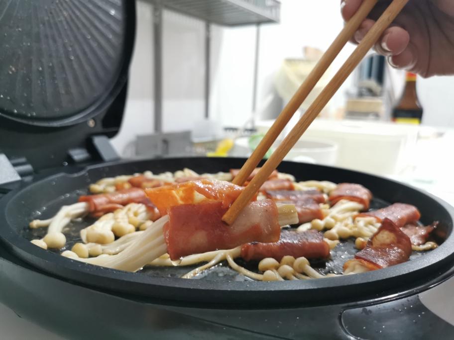 电饼铛培根金针菇